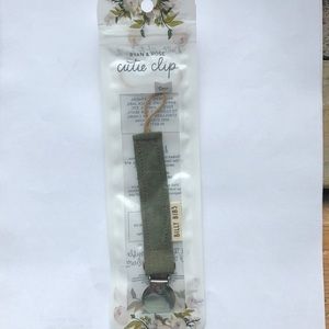 Army Green Billy Bibs Cutie Clip